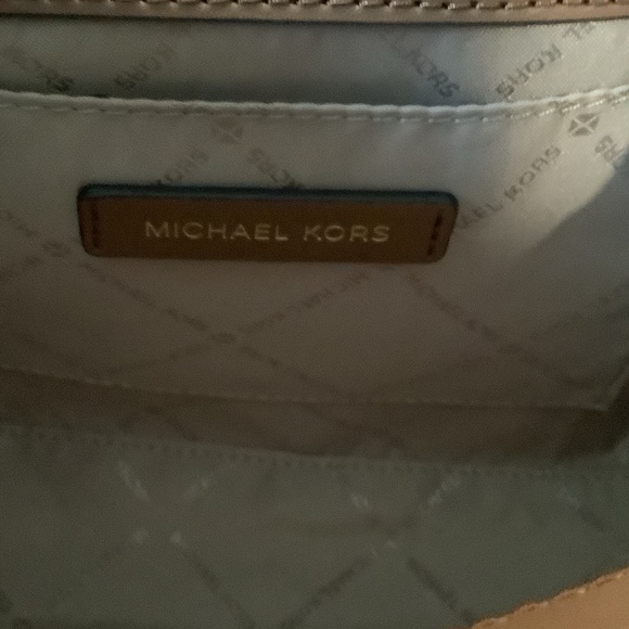 Michael Kors Whitney Medium Color Block Colored Bag with Gold Chain, Brand New - Picture 4 of 4